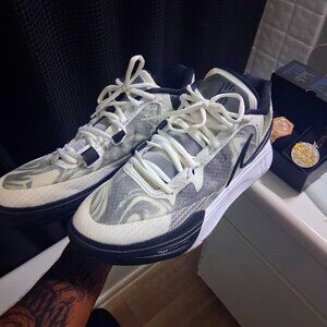 (CHRISTMAS DISCOUNT) Rare Nike Museum Kyrie Display Shoes[LAST PAIR]